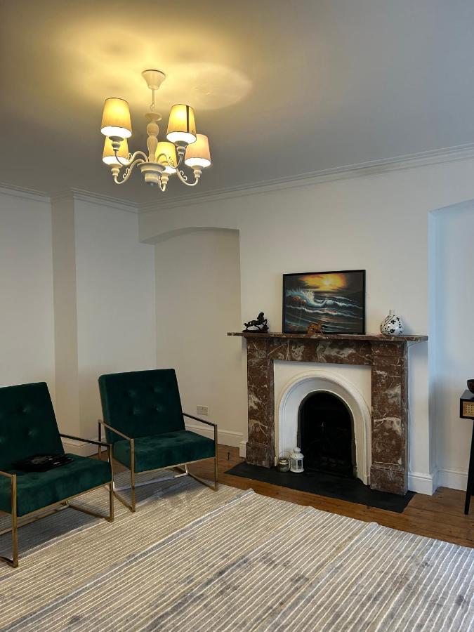 West Kensington Apartment London Exterior photo
